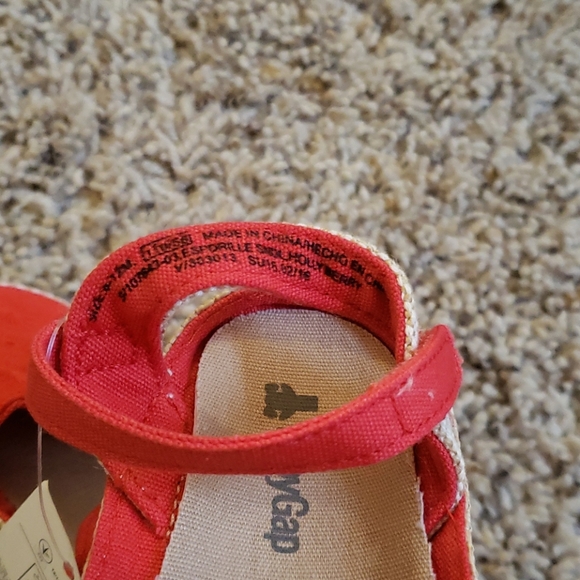 Baby Gap - red flats - Picture 3 of 3